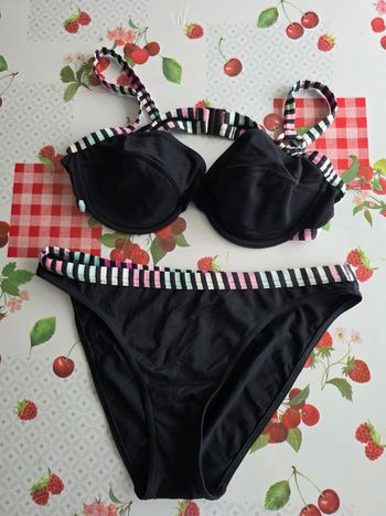 MAILLOT BAIN FEMME 2 PIÈCES NOIR /MULTICOLORE TAILLE 40 LE BAS ET LE HAUT TAILLE 90D MARQUE HECHTER