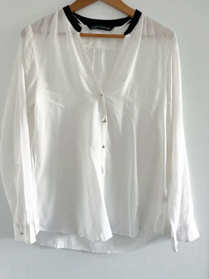 Blouse manches longues noir et blanche Zara avec boutons dorés - photo numéro 6
