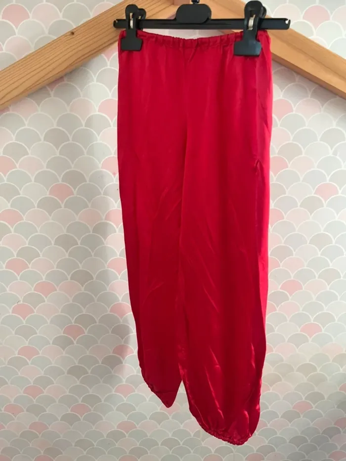Pantalon effet soie rouge déguisement - photo numéro 2