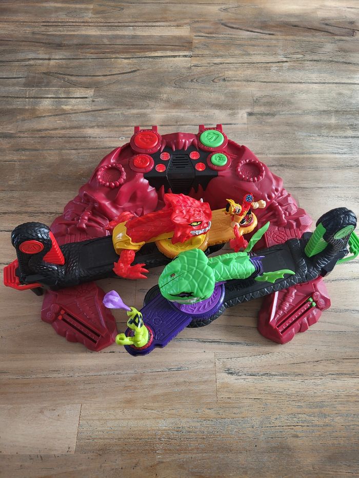 Akedo arène fury serpent