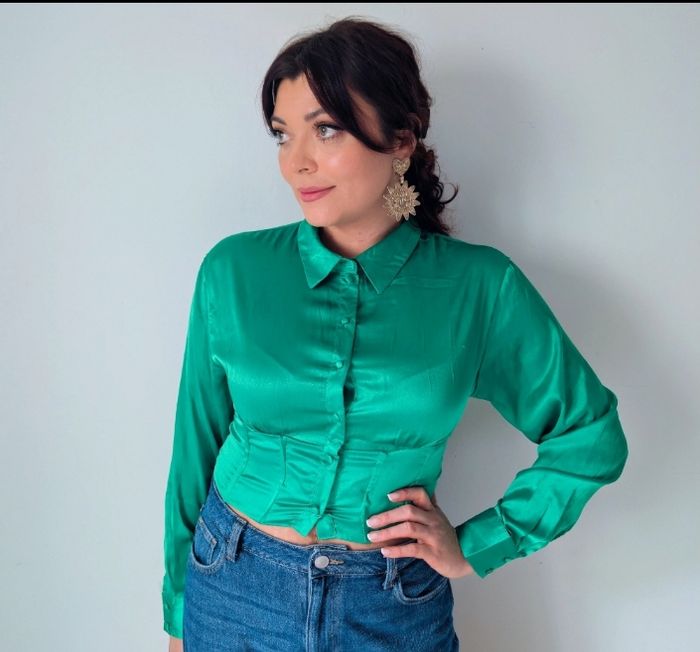 Chemisier court vert satiné moderne tendance printemps Marque FB Sisters Taille 38 M - photo numéro 1