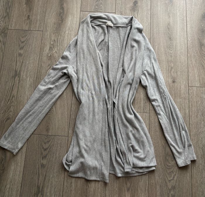 Gilet long gris avec col