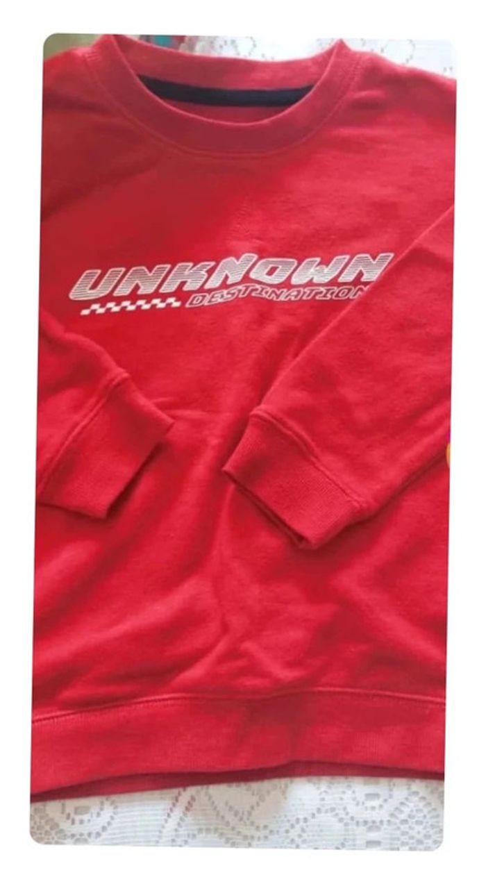 Lot de 2 sweats noir et rouge,  Primark,  en très bon état, taille 5/6 ans - photo numéro 2
