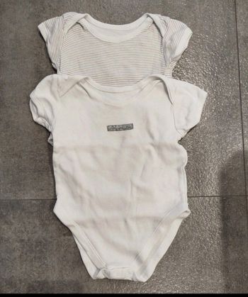 Lot 2 body manches courtes 6 mois