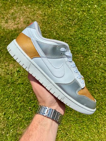 Baskets Nike Dunk low femme blanche doré White gold pointure 40 neuves