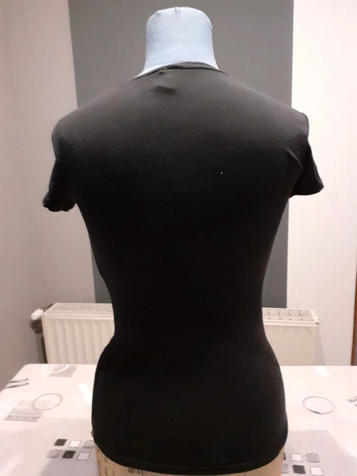 T-shirt Guess taille S - photo numéro 3