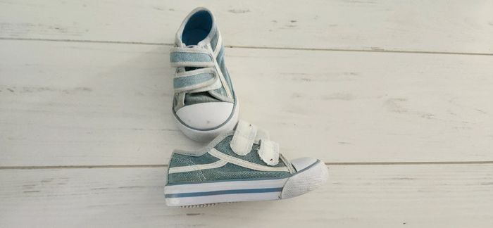 Chaussures garçon bleues jean p. 22