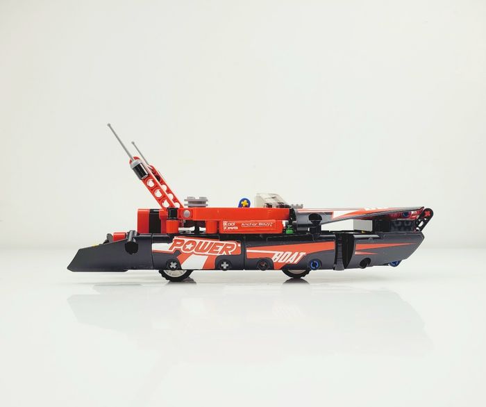 Bateau de course Lego Technic - rèf. 42089 - photo numéro 3