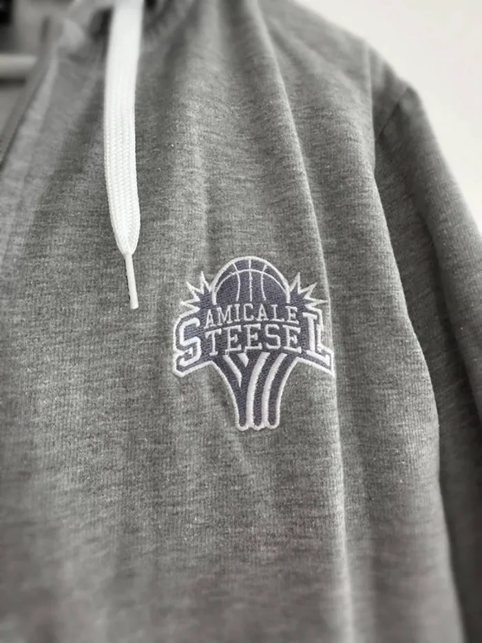 Pull à capuche avec zip gris taille M , neuf - photo numéro 3