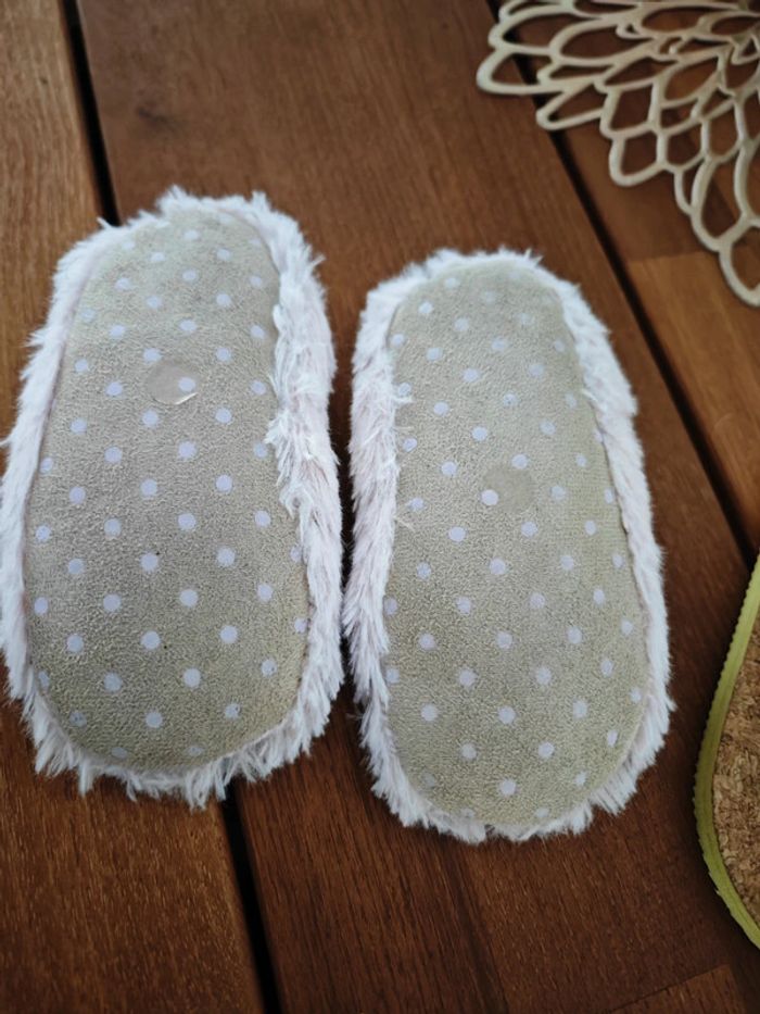 Lot chaussures tong et chausson fille p24/25 🌿 - photo numéro 3