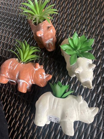 Lot de 4 rhinocéros de décoration