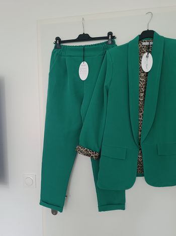 Tailleur femme neuf avec étiquette (139€