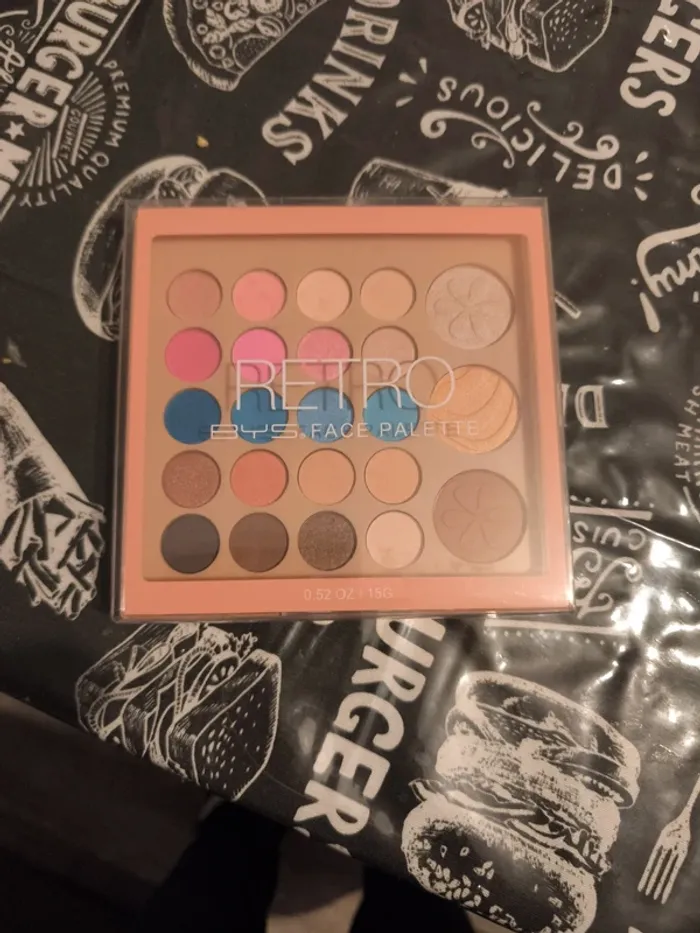 Petite palette de maquillage