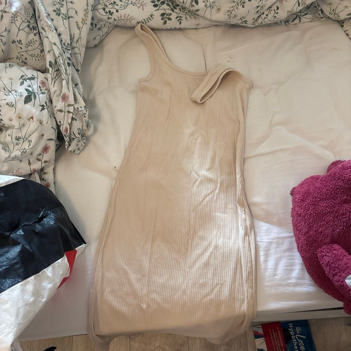 robe moulante beige