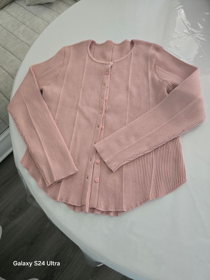 Haut neuf rose