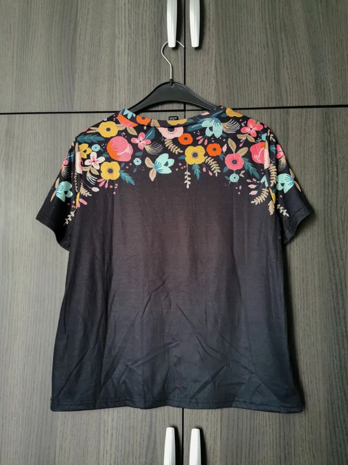 T-shirt noir fleuri - photo numéro 2