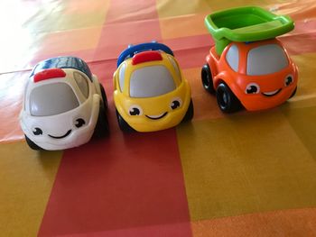 Trois voitures Vroom Planet