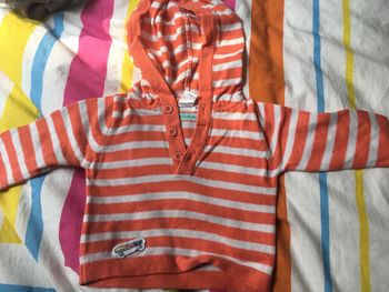 Joli pull rayé en 3 mois