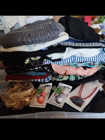 Grand lot 20 vêtements femme et accessoires 