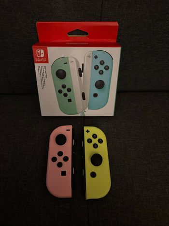 Paire de joycons rose et jaune officiels  Nintendo Switch