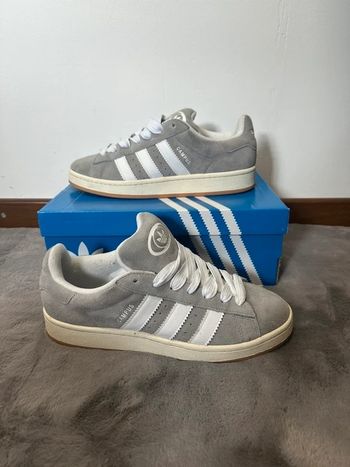 Adidas Campus 00s
37