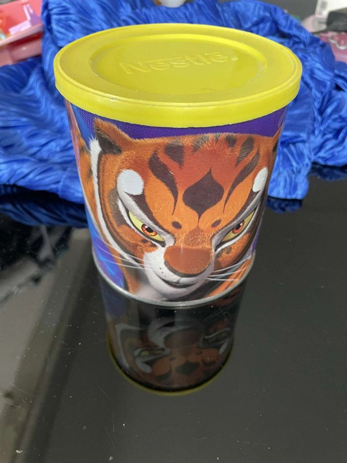 Boite Nestlé Kung Fu Panda 2 2011