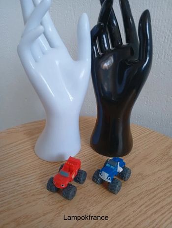 Minuscule voitures blaze et les monstres machines