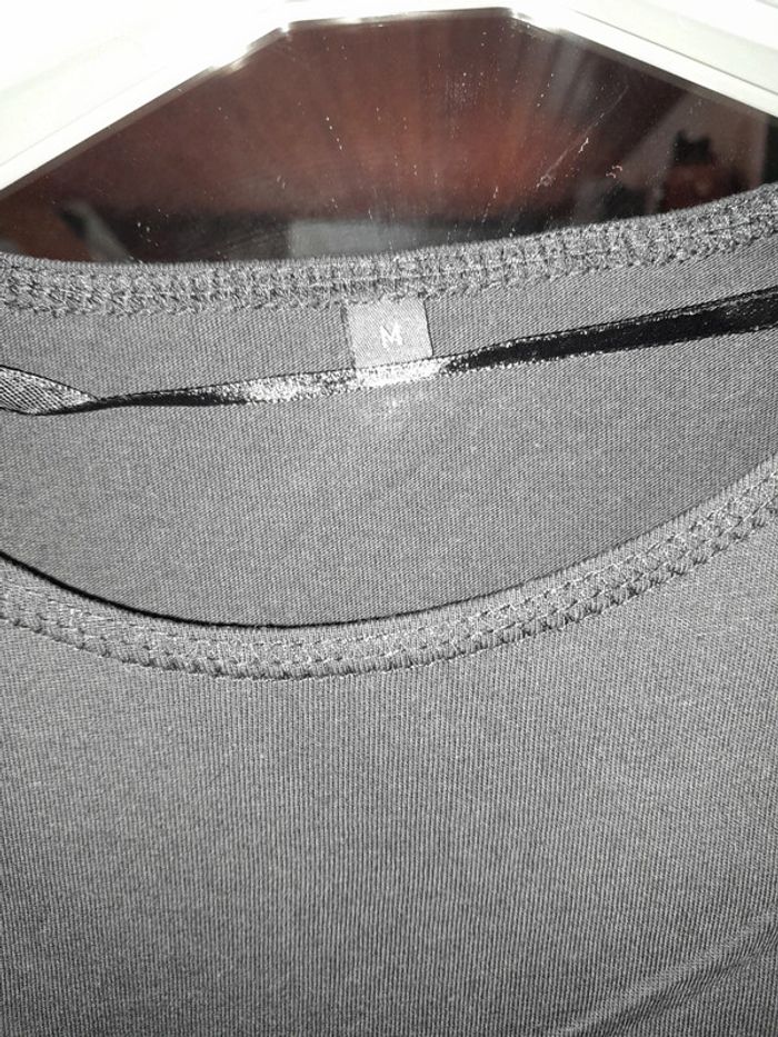 T-shirt noir - photo numéro 2