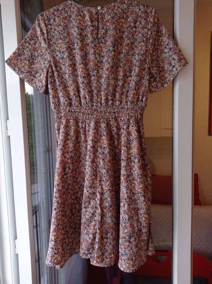 ROBE Courte SHEIN Fleurie. - photo numéro 4