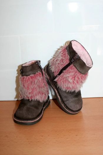 Bottines fourrées chocolat point.22/23 (à vérifier)