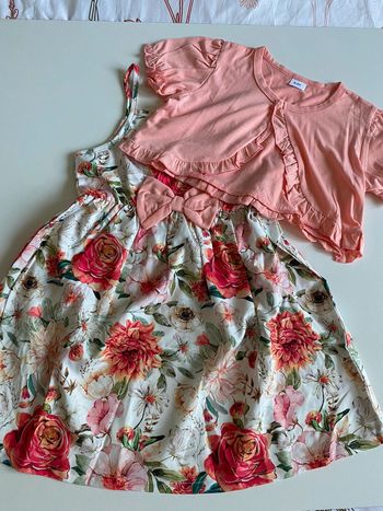 Ensemble robe fleurie avec gilet assorti
