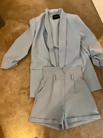 Ensemble bleu clair tailleur short