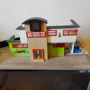 Playmobil école aménagée avec salles annexes et bus