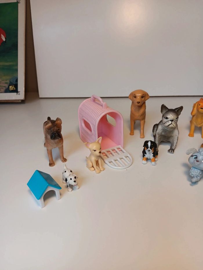 Lot figurines de chien avec accessoires taille 10cm pour la plus grande - photo numéro 2