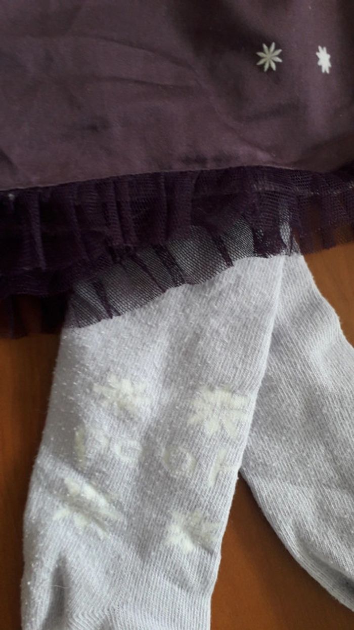 Lot robe Disney 9 mois - photo numéro 3