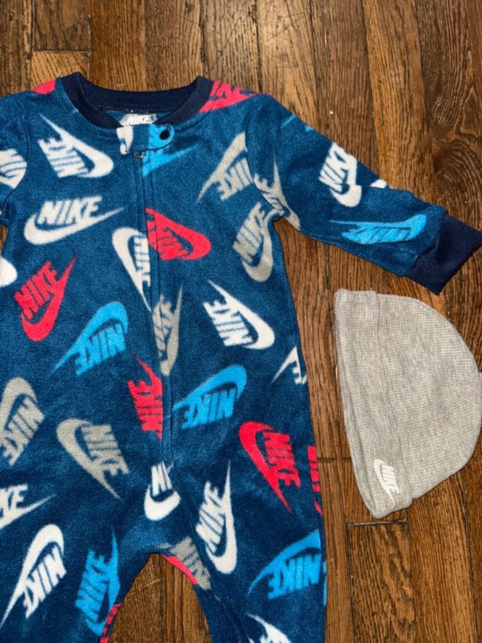 Combinaison toute douce Nike Avec le bonnet  9 mois - photo numéro 2