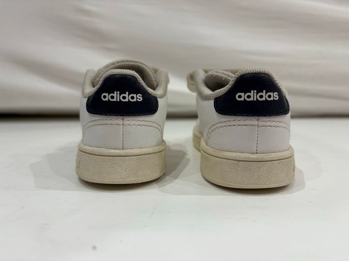 Baskets adidas taille 22 - photo numéro 3