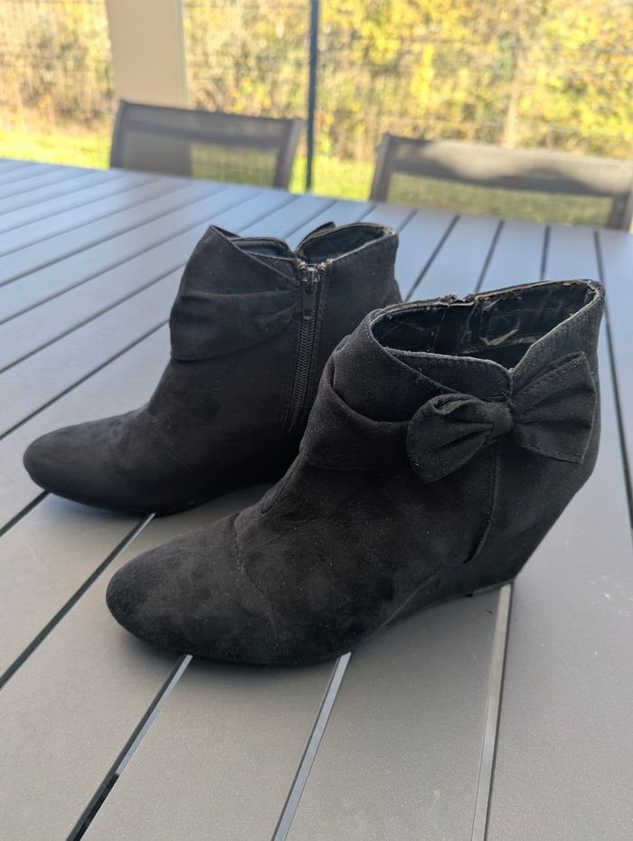 Paire de bottines en très bon état taille 40 femme