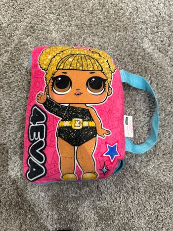 Sac coussin Poupée LOL avec accessoires cheveux et bijoux inclus 