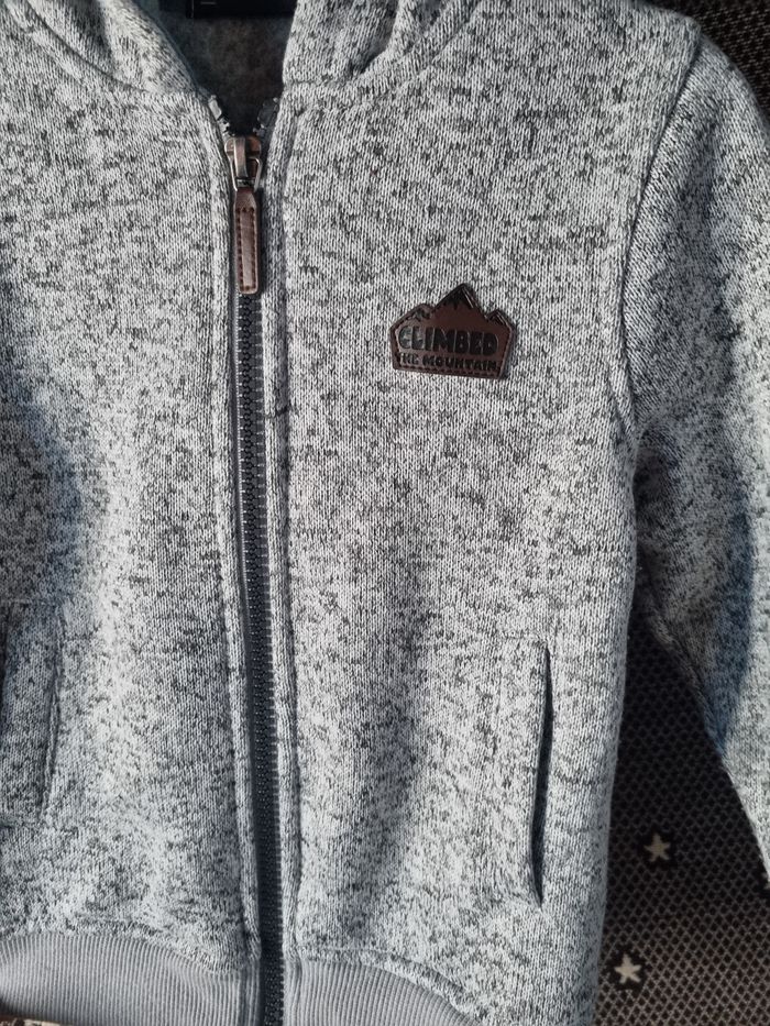 Gilet gris chiné zippée à capuche 4ans - photo numéro 2