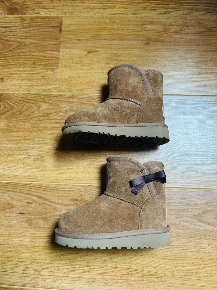 Ugg pour fille 23,5 - photo numéro 3