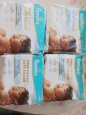 Lingettes Pampers neuf 