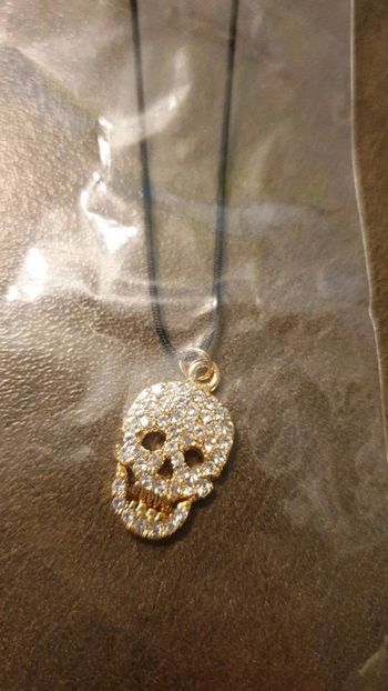 Lot de 2 collier tête de mort doré et argenté en strass