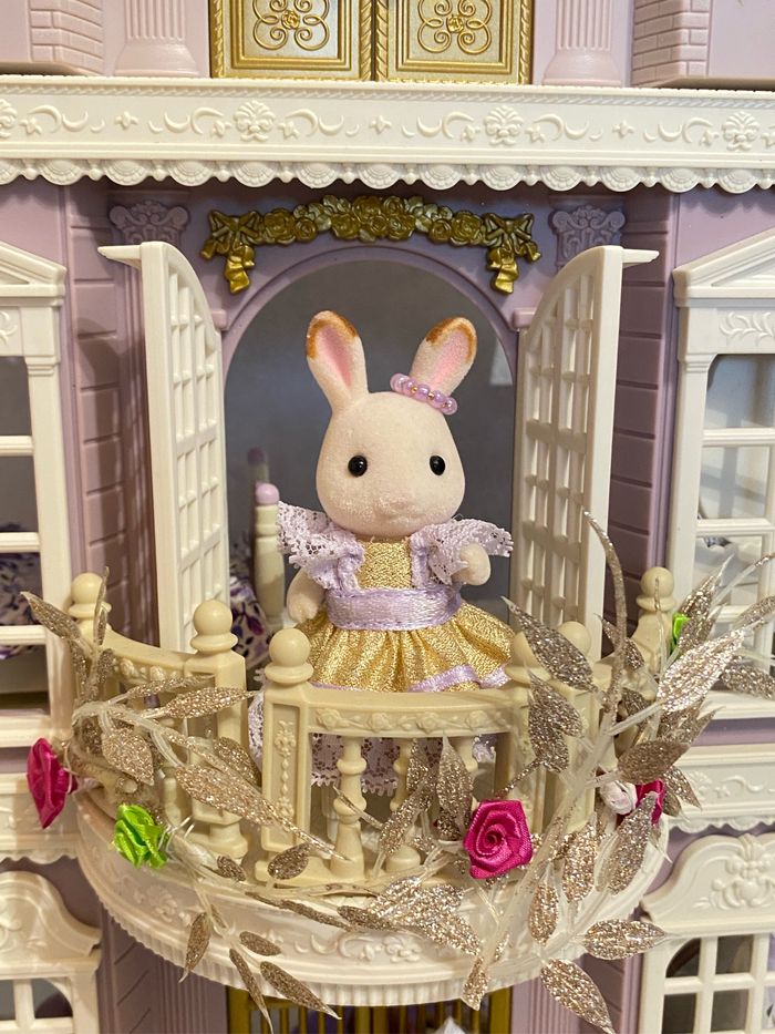 Maison de ville, manoir violet, Sylvanian, atelier de design, princesse, violoncelle, piano