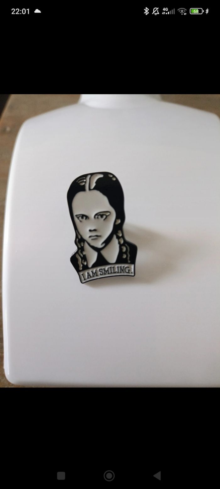 Pin's mercredi Adams