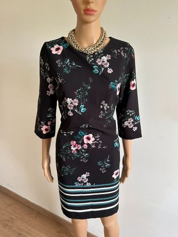 Robe noire et fleurie LolaLiza taille française 40 jamais portée