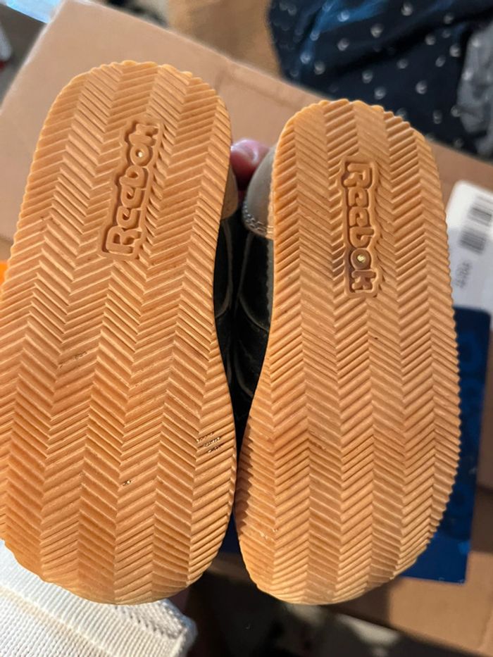 Jolie paire de baskets Reebok T. 22 garçon - photo numéro 6