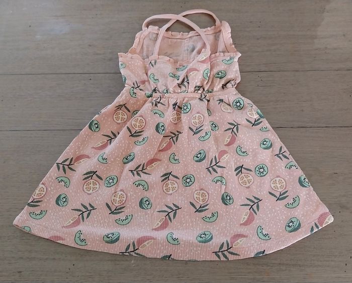 Robe fille 4/5ans en très bon état - photo numéro 2