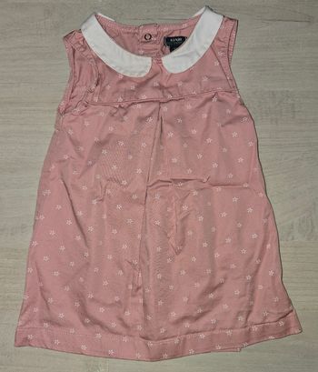 Robe rose avec col