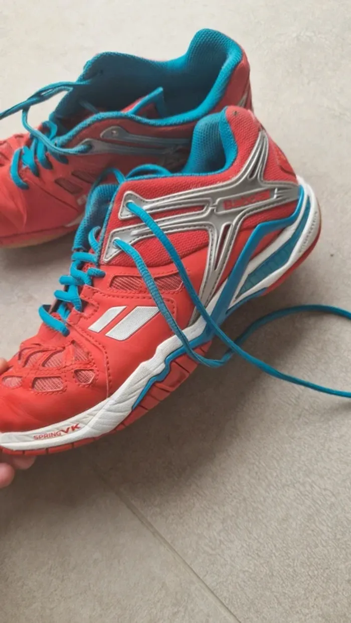 Basket babolat tres bon etat rouge taille 40.5